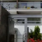 La imagen 2 de la Empresa ALUMINIO Y VIDRIERÍA ARELLANO Tienda de cristalería en Lima LAM