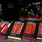 La imagen 13 de la Empresa ENRIQUE TOMÁS JAMON-TAPAS-VINO Tienda de comestibles gourmet en Santiago de Surco LAM
