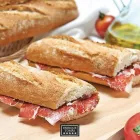 La imagen 25 de la Empresa ENRIQUE TOMÁS JAMON-TAPAS-VINO Tienda de comestibles gourmet en Santiago de Surco LAM