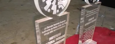 La imagen 1 de la Empresa ACRILAC DEL PERÚ - TRABAJOS EN ACRÍLICOS - CORTES DE LÁSER Tienda de rótulos en La Victoria Perú