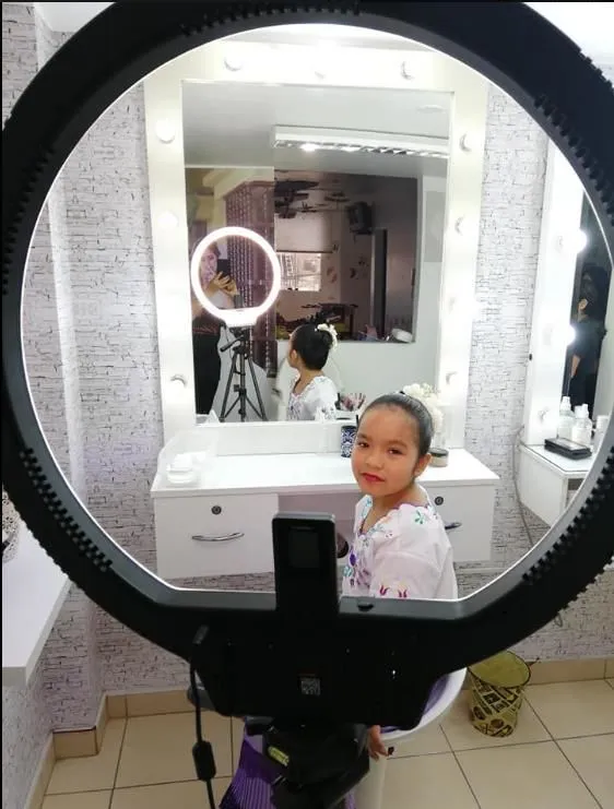 La imagen 3 de la Empresa CHARO SALÓN & SPA