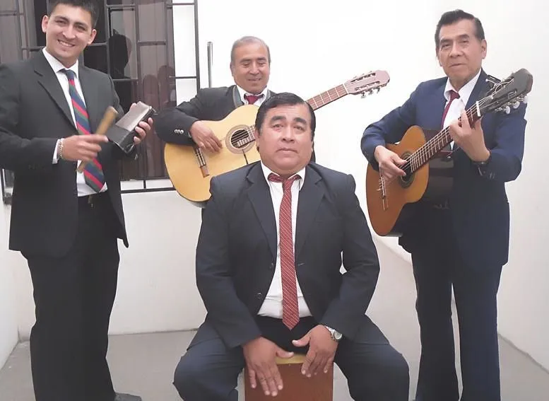 La imagen 2 de la Empresa MARIACHI LOS GAVILANES PERU